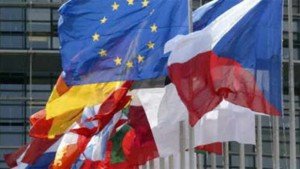 drapeau-europeen-et-drapeaux-de-pays-membres-de-l-ue-2659671_1713